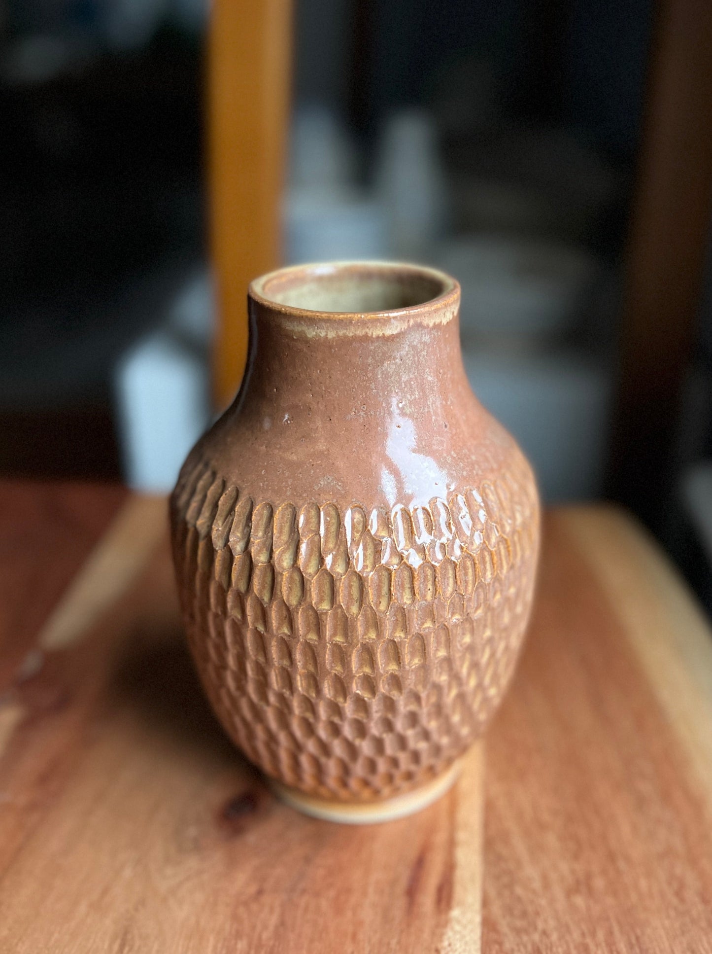 Khaki textured vase